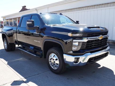 New 2026 Chevrolet Silverado 3500 LT w/ All Star Edition AWD/4WD image 2