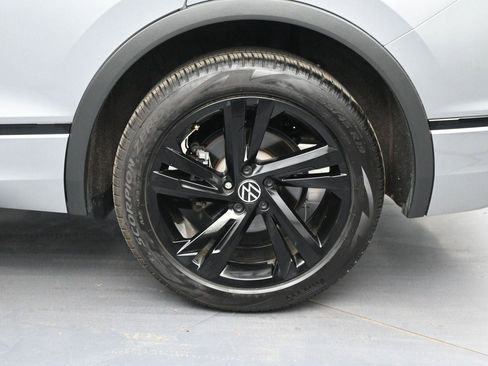 Used 2024 Volkswagen Tiguan SE R-Line AWD/4WD image 10