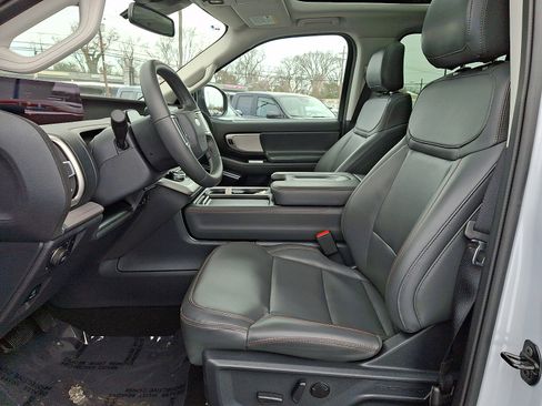 Used 2025 Ford Expedition Active image 15