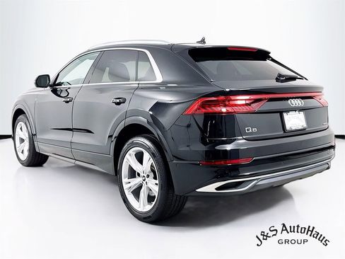 Used 2022 Audi Q8 Premium w/ Convenience Package image 5