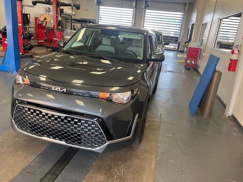 Used 2023 Kia Soul EX image 4