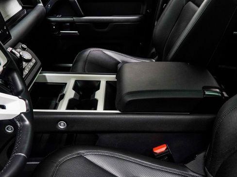 Used 2025 Land Rover Defender 110 S image 19