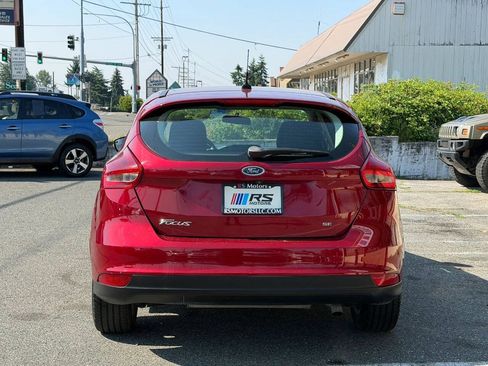 Used 2017 Ford Focus SE w/ Cold Weather Package FWD image 4