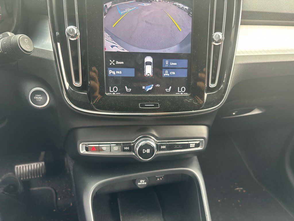 Used 2020 Volvo XC40 T5 Momentum AWD/4WD image 21