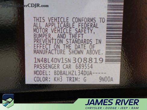 Used 2025 Nissan Altima 2.5 SV FWD image 39