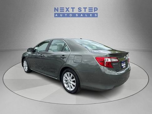 Used 2014 Toyota Camry XLE w/ Moonroof Package FWD image 5