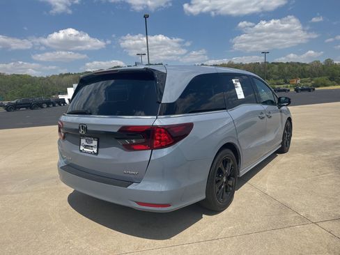 Used 2023 Honda Odyssey Sport image 4