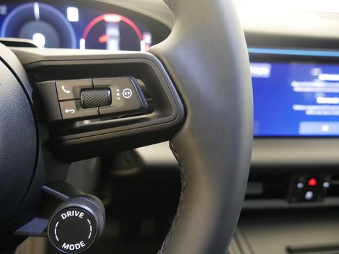 Certified 2026 Porsche Macan 4 Electric AWD/4WD image 39
