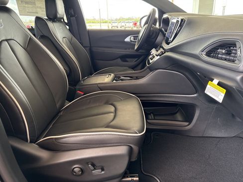 New 2026 Chrysler Pacifica Limited w/ S Appearance Package FWD image 22