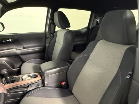 Used 2022 Toyota Tacoma TRD Off-Road w/ Technology Package image 38