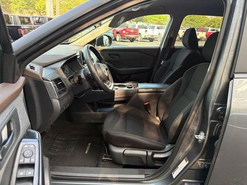 Used 2023 Nissan Rogue S AWD/4WD image 18