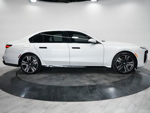 Used 2023 BMW 760i xDrive AWD/4WD image 5