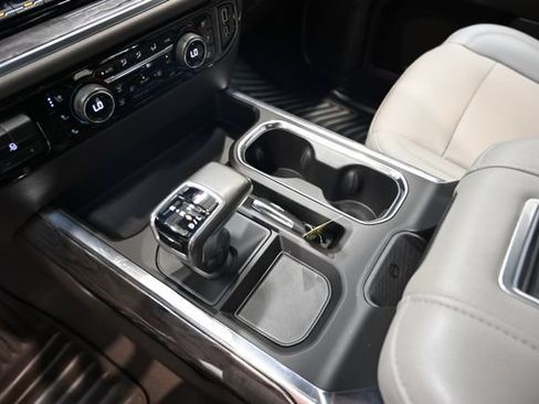 Used 2022 Chevrolet Silverado 1500 LTZ w/ LTZ Premium Package AWD/4WD image 19