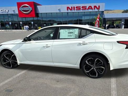 New 2025 Nissan Altima 2.5 SR image 6