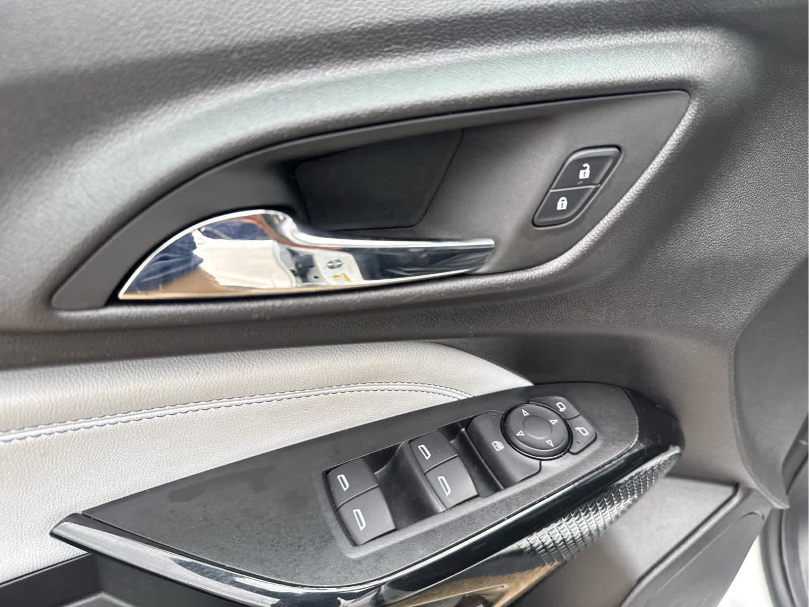Used 2025 Chevrolet Trax LT FWD image 20