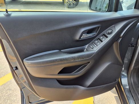 Used 2021 Chevrolet Trax LT w/ Sport Edition FWD image 20