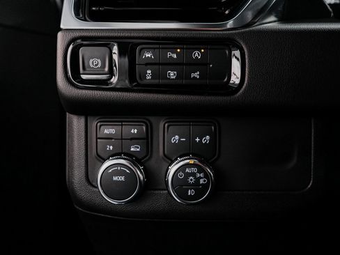 Used 2025 GMC Yukon XL Denali image 21