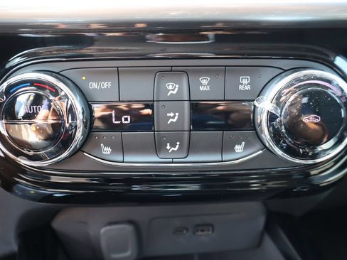 New 2026 Chevrolet Trax LT w/ LT Convenience Package FWD image 19
