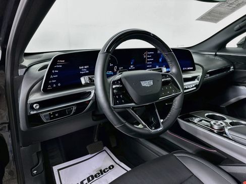 Used 2024 Cadillac Lyriq Luxury AWD/4WD image 9
