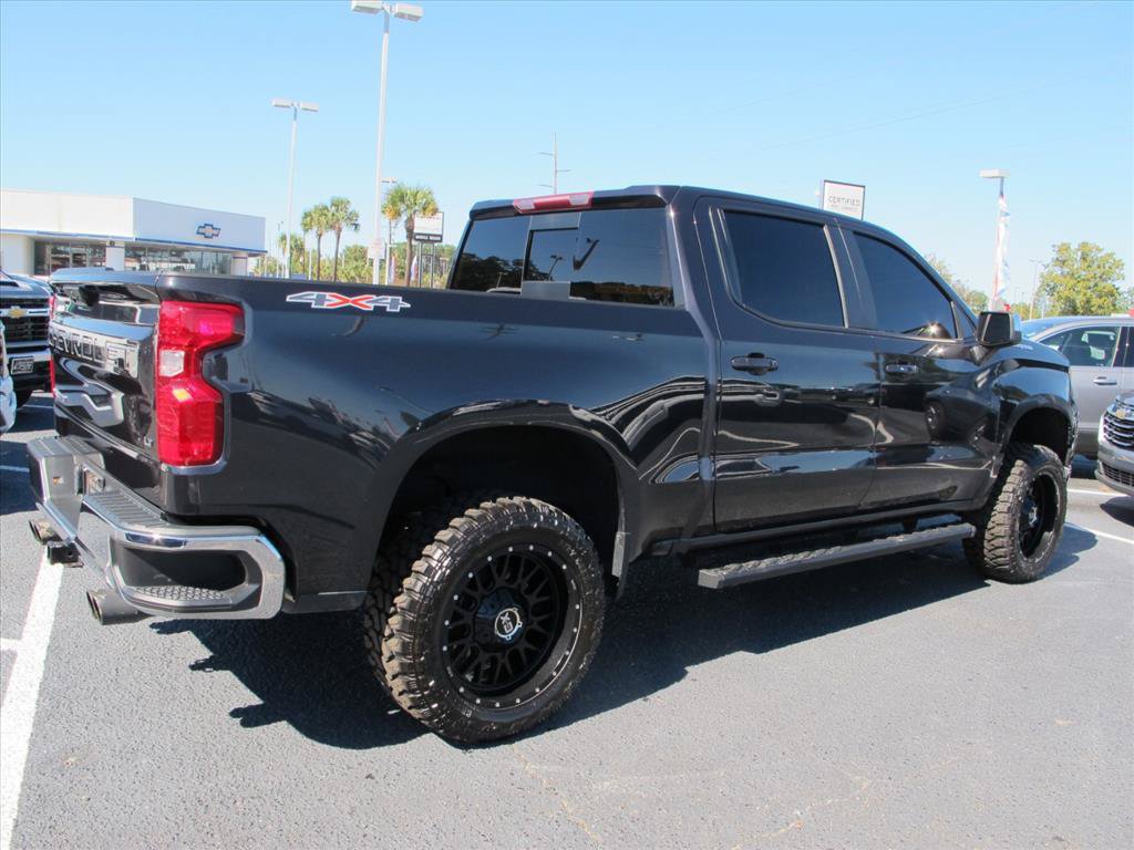Used 2024 Chevrolet Silverado 1500 LT w/ Leather Package AWD/4WD image 3