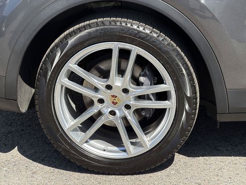 Used 2023 Porsche Cayenne AWD/4WD image 33