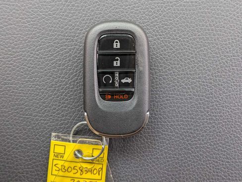 Used 2025 Honda Pilot EX-L image 32