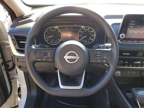 Used 2023 Nissan Rogue SV image 18