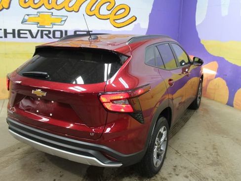Used 2024 Chevrolet Trax LT w/ Driver Confidence Package FWD image 8