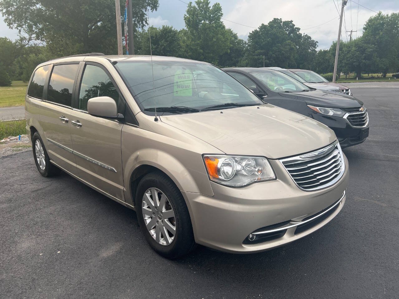 Used 2016 Chrysler Town & Country Touring w/ Driver Convenience Group FWD image 1