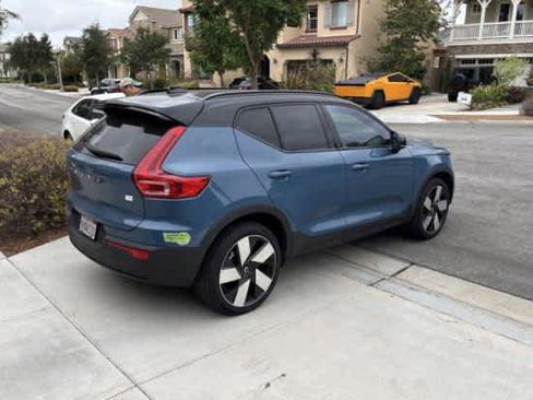 Used 2023 Volvo XC40 Recharge Ultimate AWD/4WD image 2