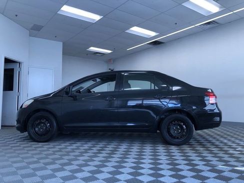 Used 2012 Toyota Yaris Sedan image 3