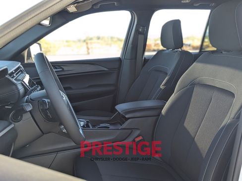 Used 2024 Jeep Grand Cherokee Laredo AWD/4WD image 24
