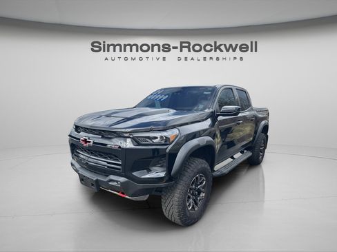 Used 2024 Chevrolet Colorado ZR2 w/ ZR2 Convenience Package III AWD/4WD image 4
