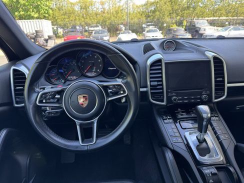 Used 2018 Porsche Cayenne AWD/4WD image 25