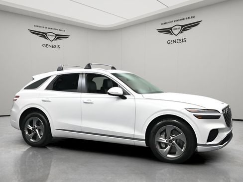 Used 2026 Genesis GV70 2.5T Select image 2