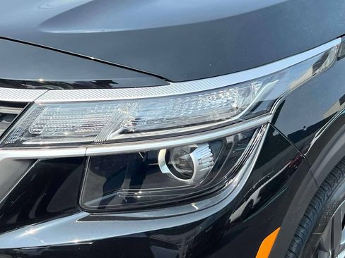 Certified 2023 Kia Seltos LX AWD/4WD image 9