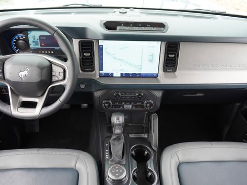 Used 2024 Ford Bronco Outer Banks w/ Sasquatch Package AWD/4WD image 26