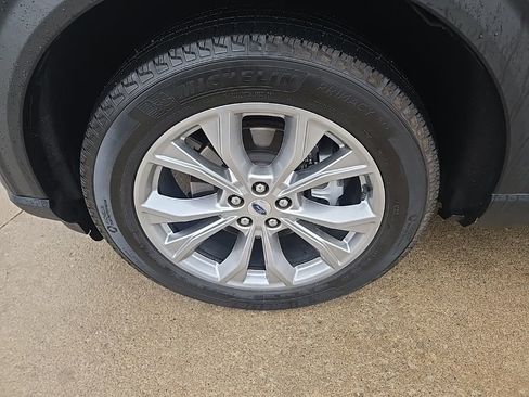 Used 2023 Ford Explorer XLT w/ Equipment Group 202A image 27