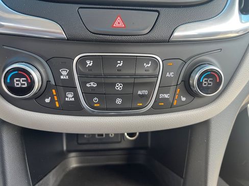 Used 2019 Chevrolet Equinox LT image 30