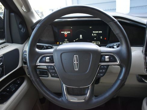 Used 2018 Lincoln Navigator Select RWD image 14