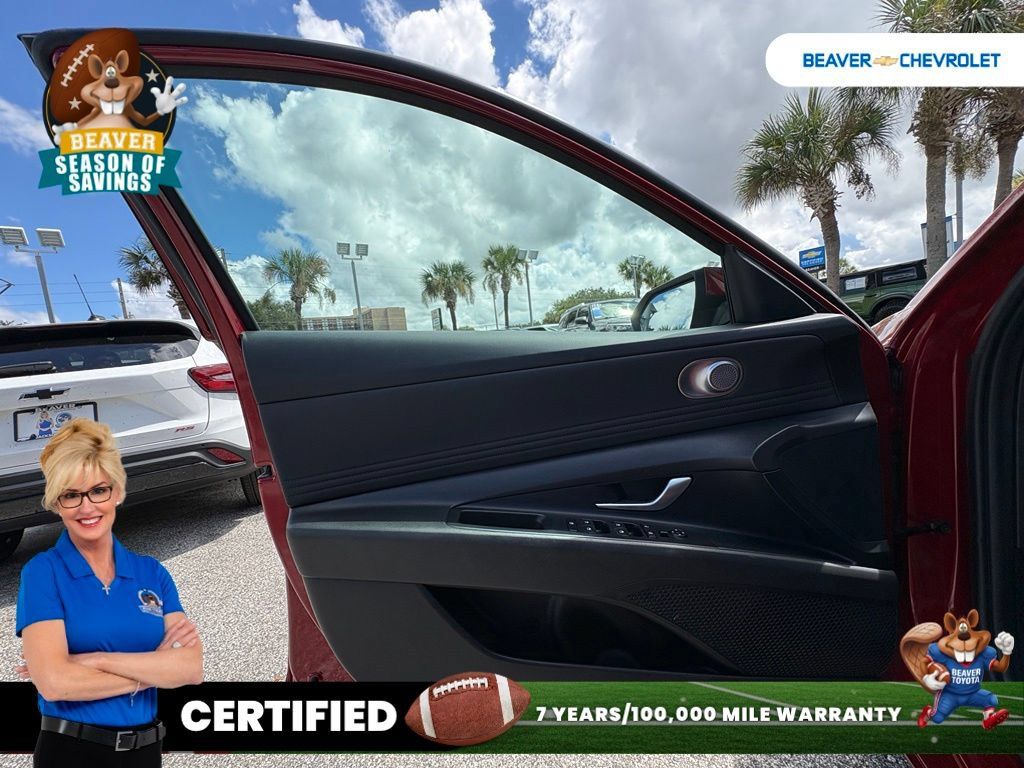 Used 2025 Hyundai Elantra SEL FWD image 31