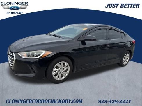 Used 2017 Hyundai Elantra SE image 1
