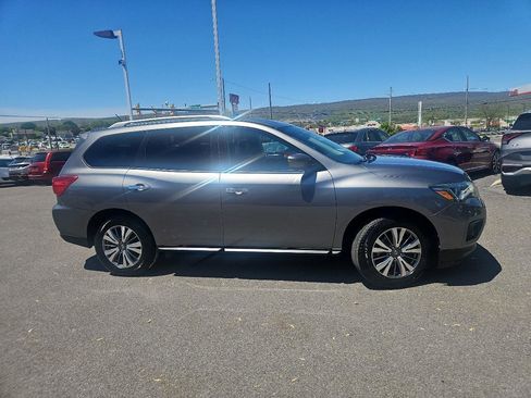 Used 2018 Nissan Pathfinder SL w/ Cargo Package FWD image 2