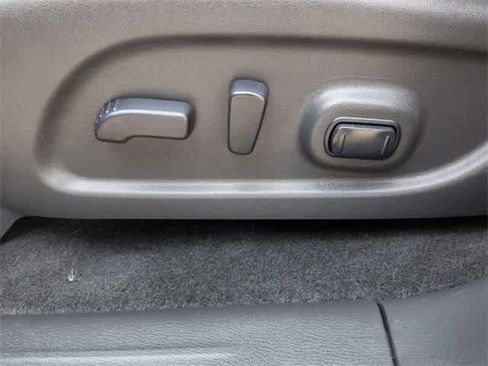 Used 2017 Nissan Pathfinder Platinum w/ Family Entertainment Package image 18