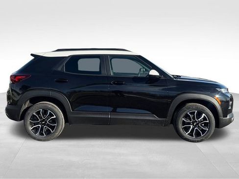 Used 2022 Chevrolet TrailBlazer ACTIV w/ Technology Package image 6