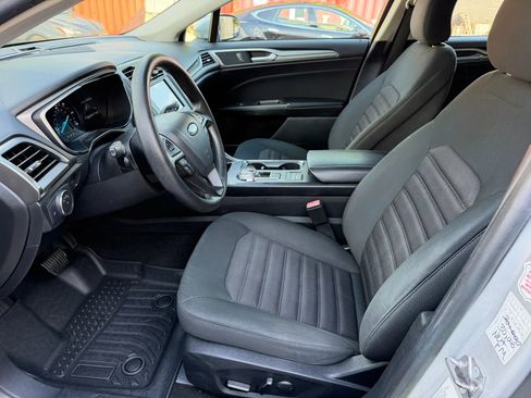 Used 2019 Ford Fusion SE FWD image 14