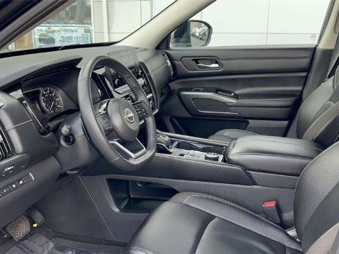 Certified 2024 Nissan Pathfinder SL image 29