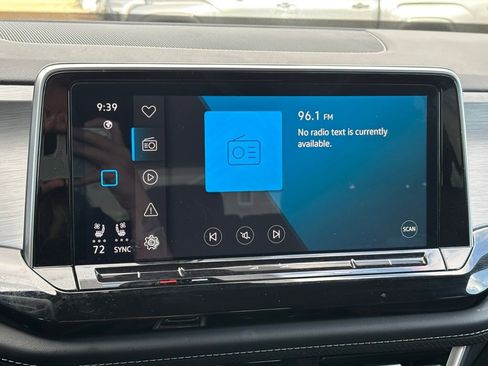 Used 2025 Volkswagen Atlas Cross Sport SE image 20