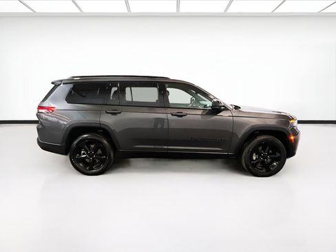 Used 2024 Jeep Grand Cherokee L Altitude image 24