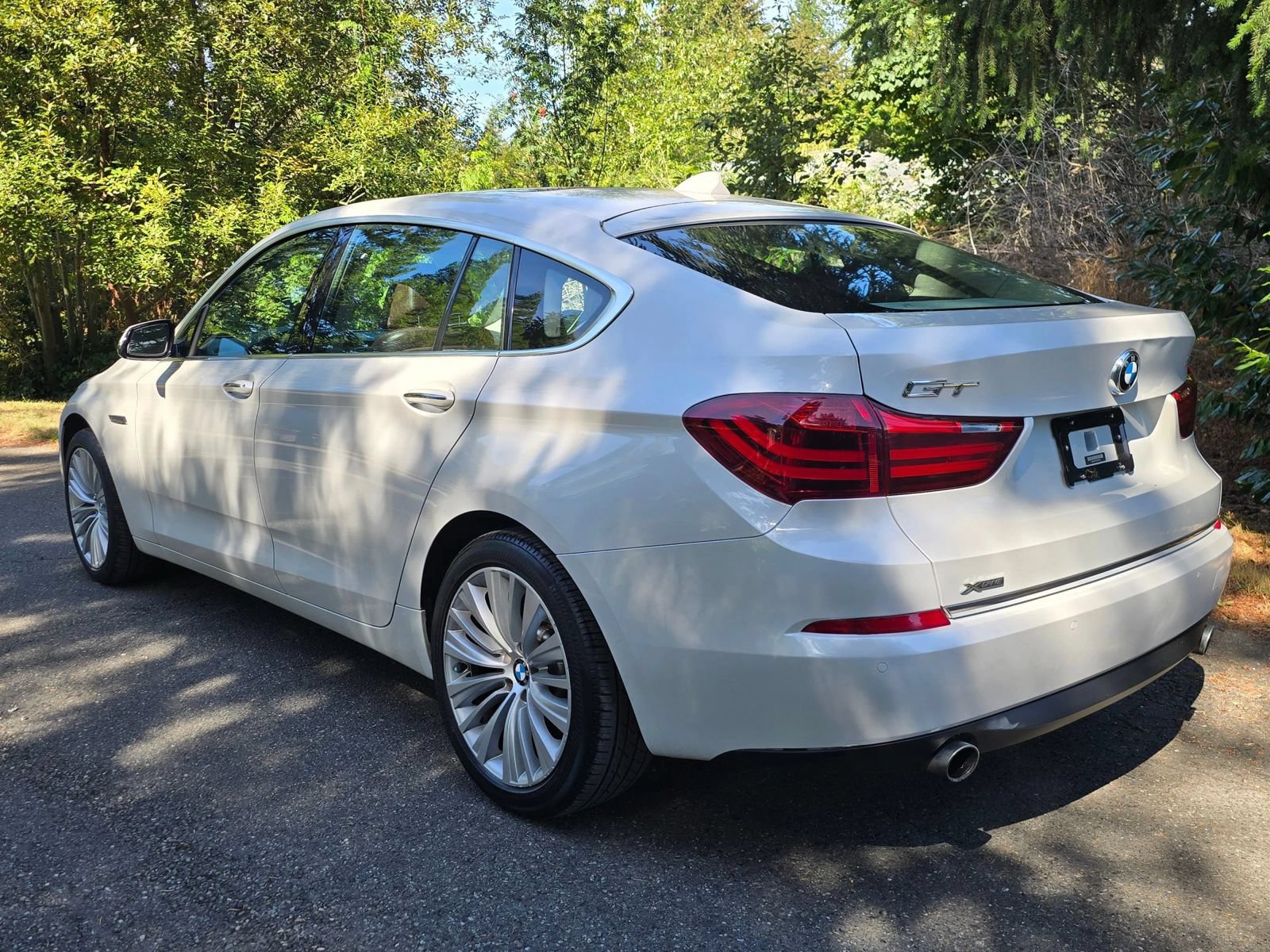 Used 2015 BMW 535i Gran Turismo xDrive AWD/4WD image 3